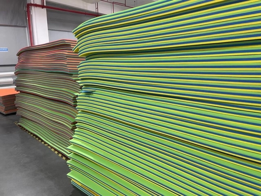 Ανθεκτικότητα άνεση εξωτερικό XPE Foam Pad πλωτή κουβέρτα αδιάβροχη ανθεκτική στα δάκρυα ελκυστικό χρώμα για εξωτερικούς χώρους